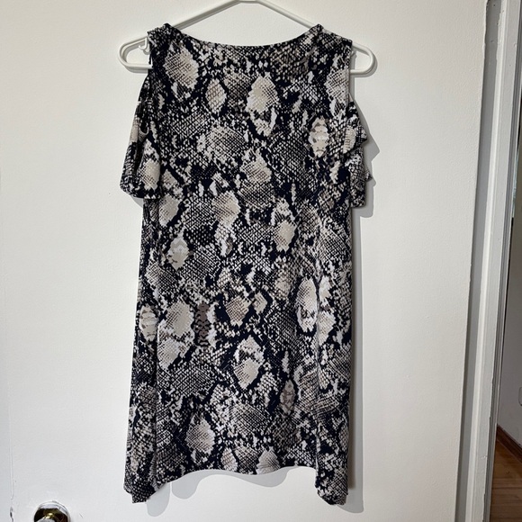 🎉4/30$🎉 Jones New York (L) Black and Cream Snake Print Top - Picture 5 of 5